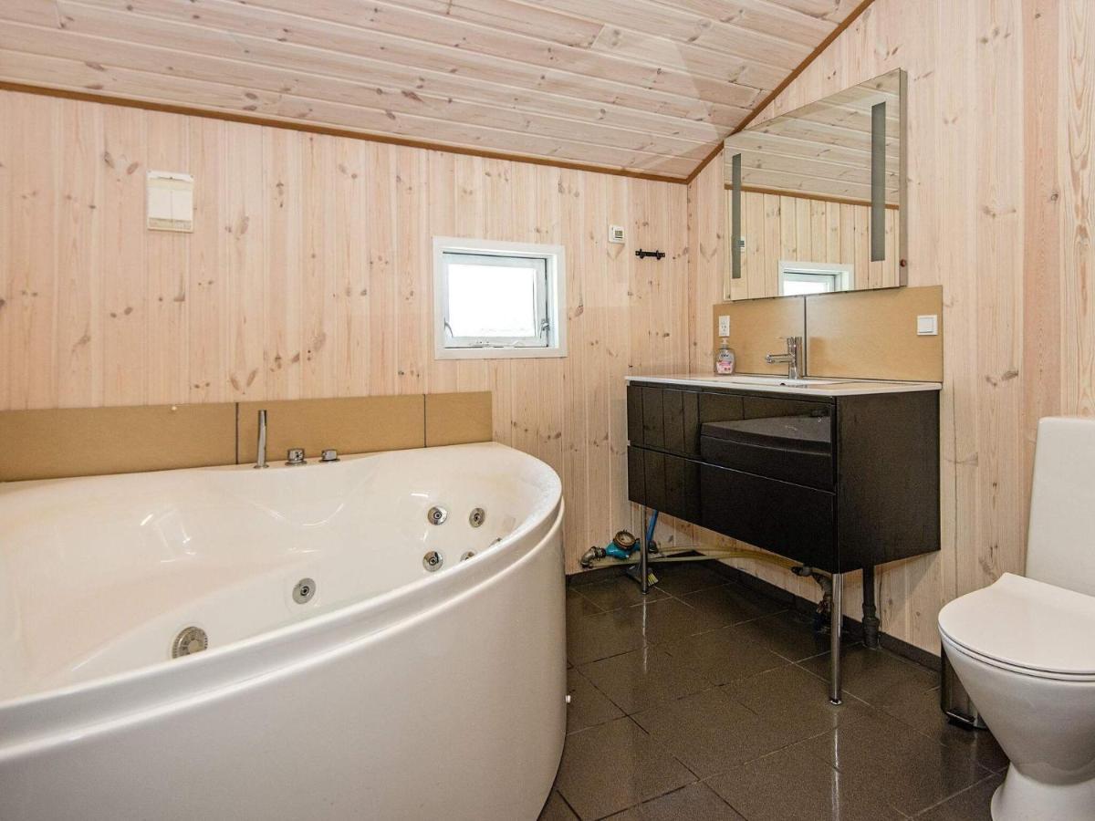 8 Person Holiday Home In Hejls Екстер'єр фото