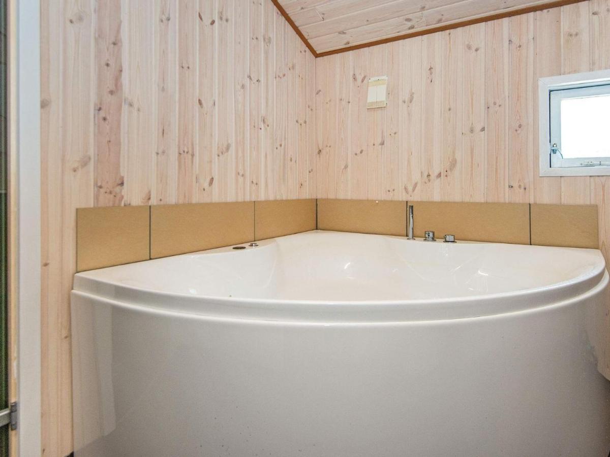 8 Person Holiday Home In Hejls Екстер'єр фото